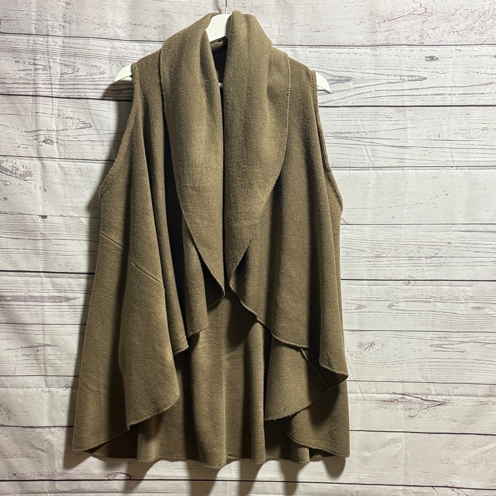 Look by M shawl Vest NWT